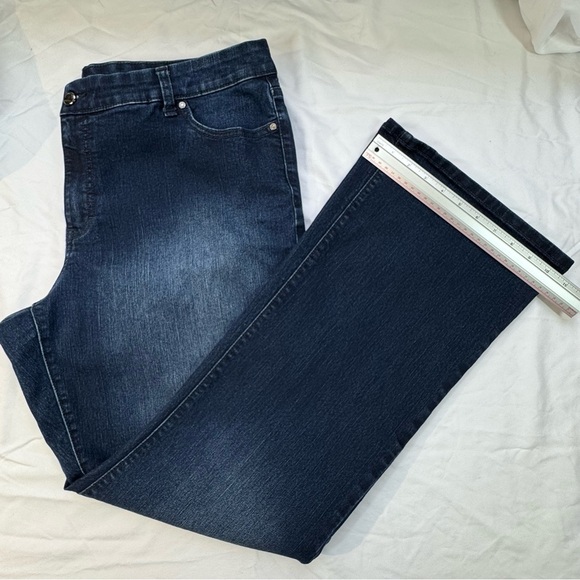 Jennifer Lopez Dark Indigo Bootcut Jeans, 18W, Midrise, Spandex, EUC - Picture 8 of 11